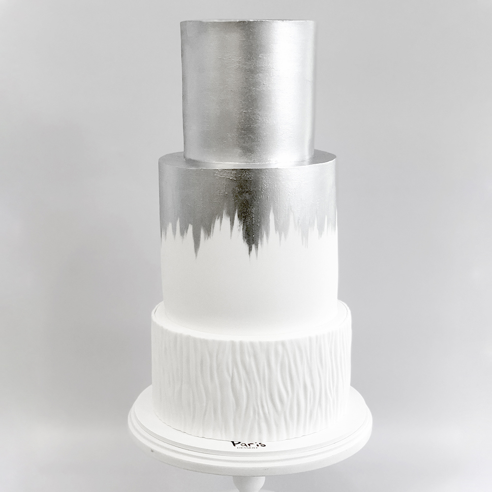 Білий торт з срібним декором