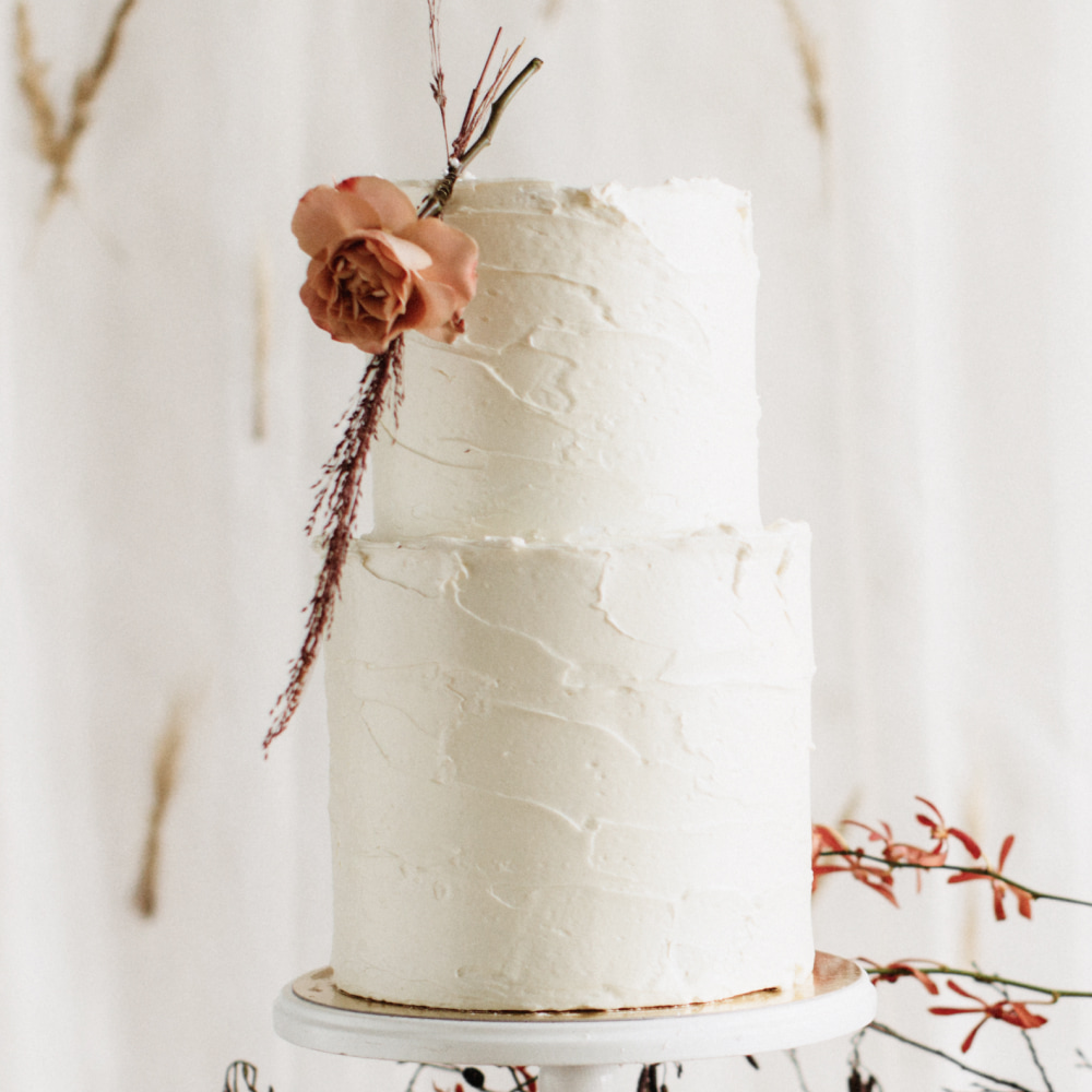 Оригінальний весільний торт з квіткою