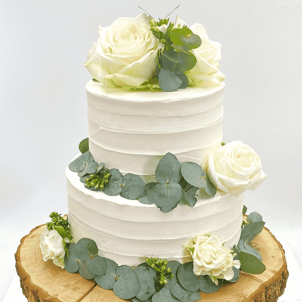 Класичний весільний торт з трояндами