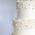 Весільний торт з перлинами
